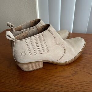 Born Wasatch Suede Ankle Boots Natural Sand Size 8
